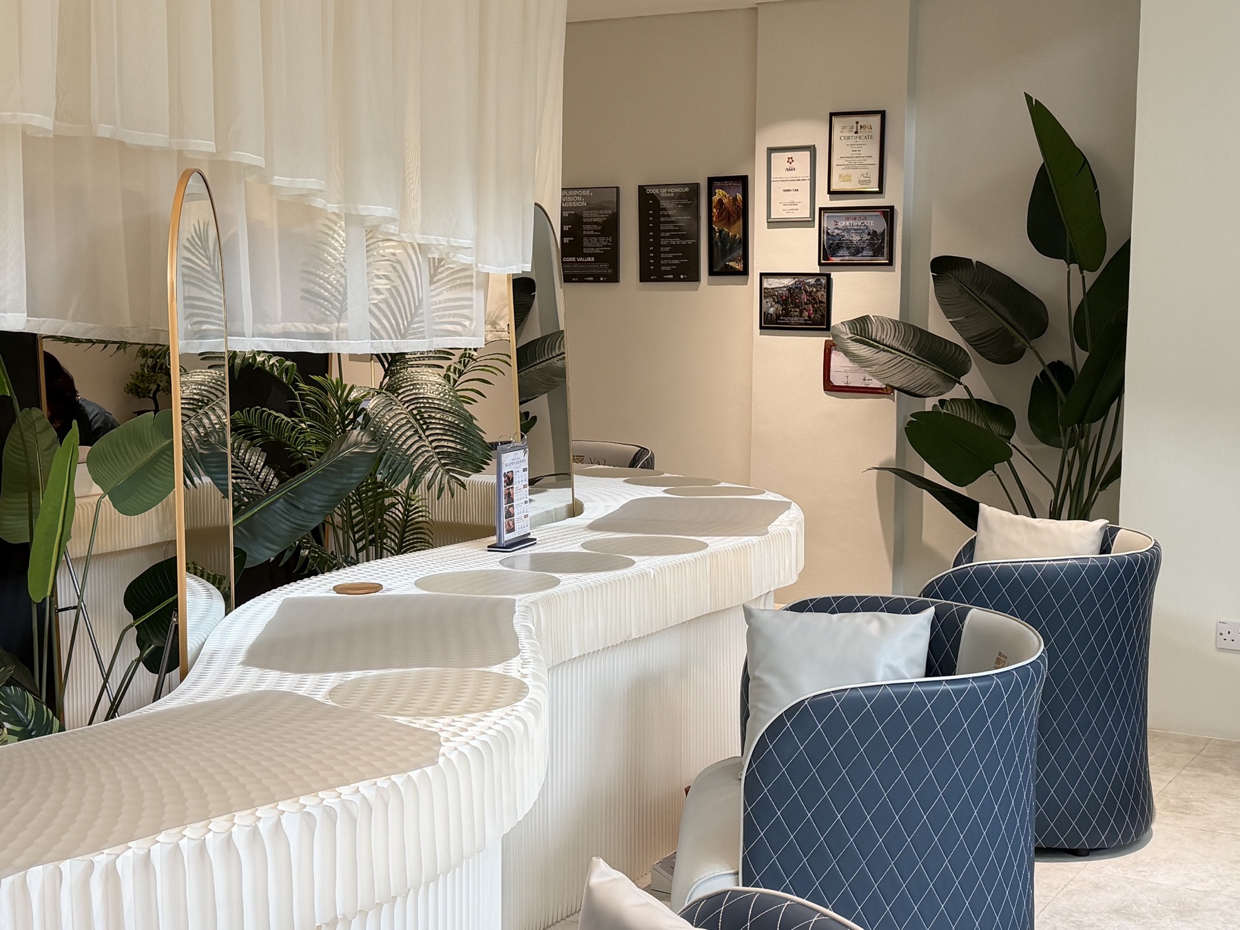 Arched mirrors and scalloped daybeds