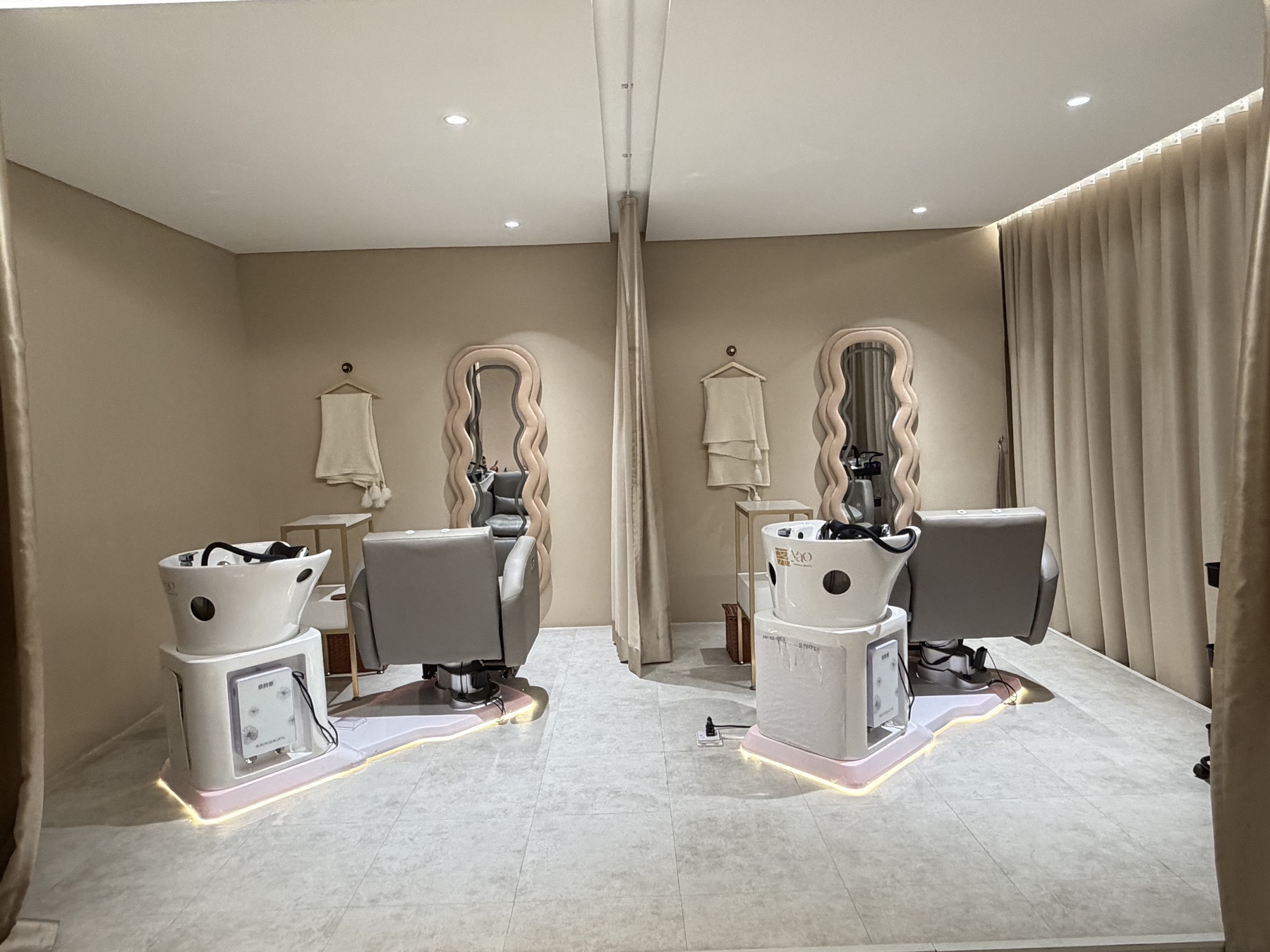 Twin head spa wash chairs at YAO Headspa Journey